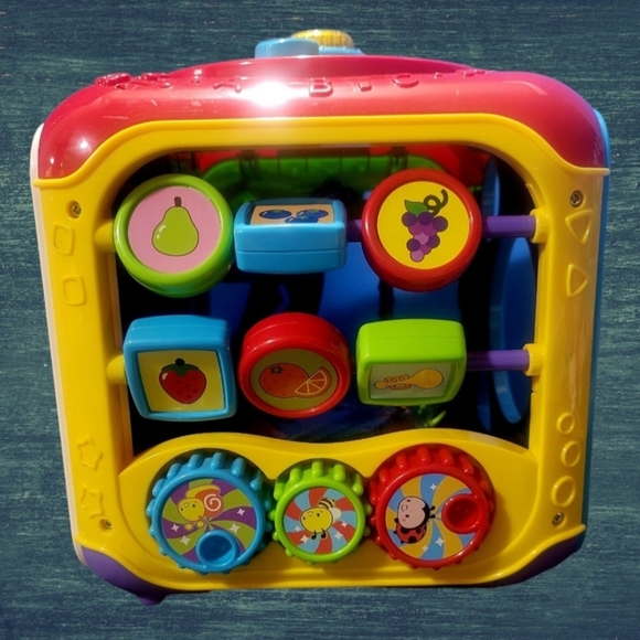 VTECH Sort and Discover Activity Center - Picture 1 of 5